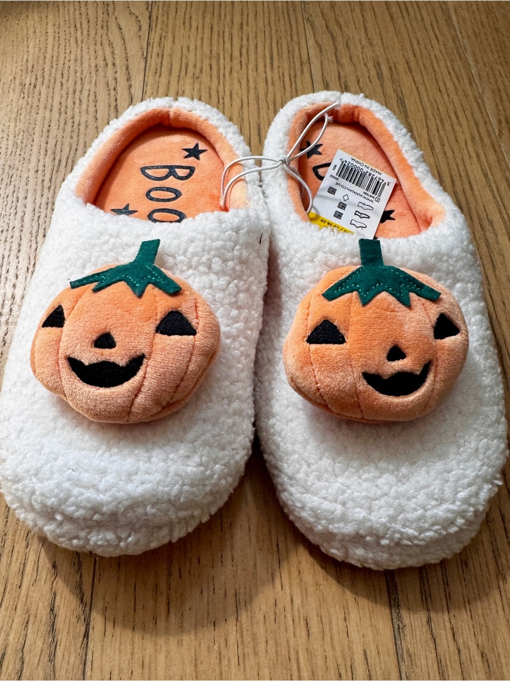 Cozy White Women's Pumpkin Accent Slippers - Cute Halloween Slip-Ons - Picture 2 of 7